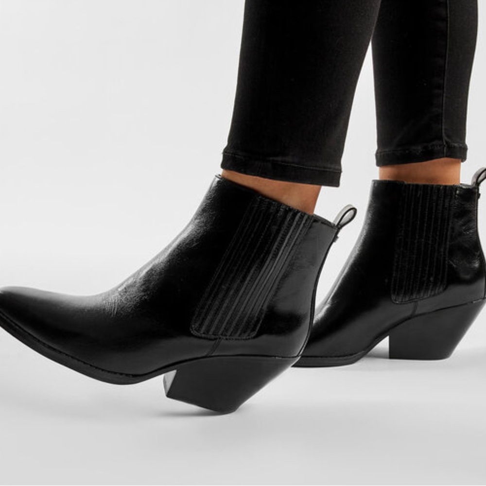 Michael Kors Sinclair Black Leather Ankle Boot Size 5.5 Minimalist Contemporary - Picture 3 of 16